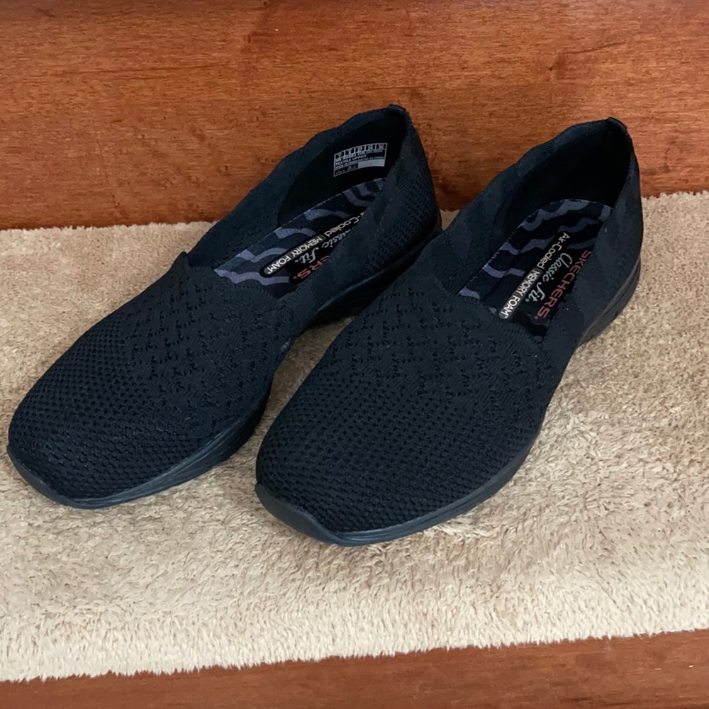 Skechers Classic Fit Air Cooled Memory Foam Ladies Shoes So comfortable Size 7